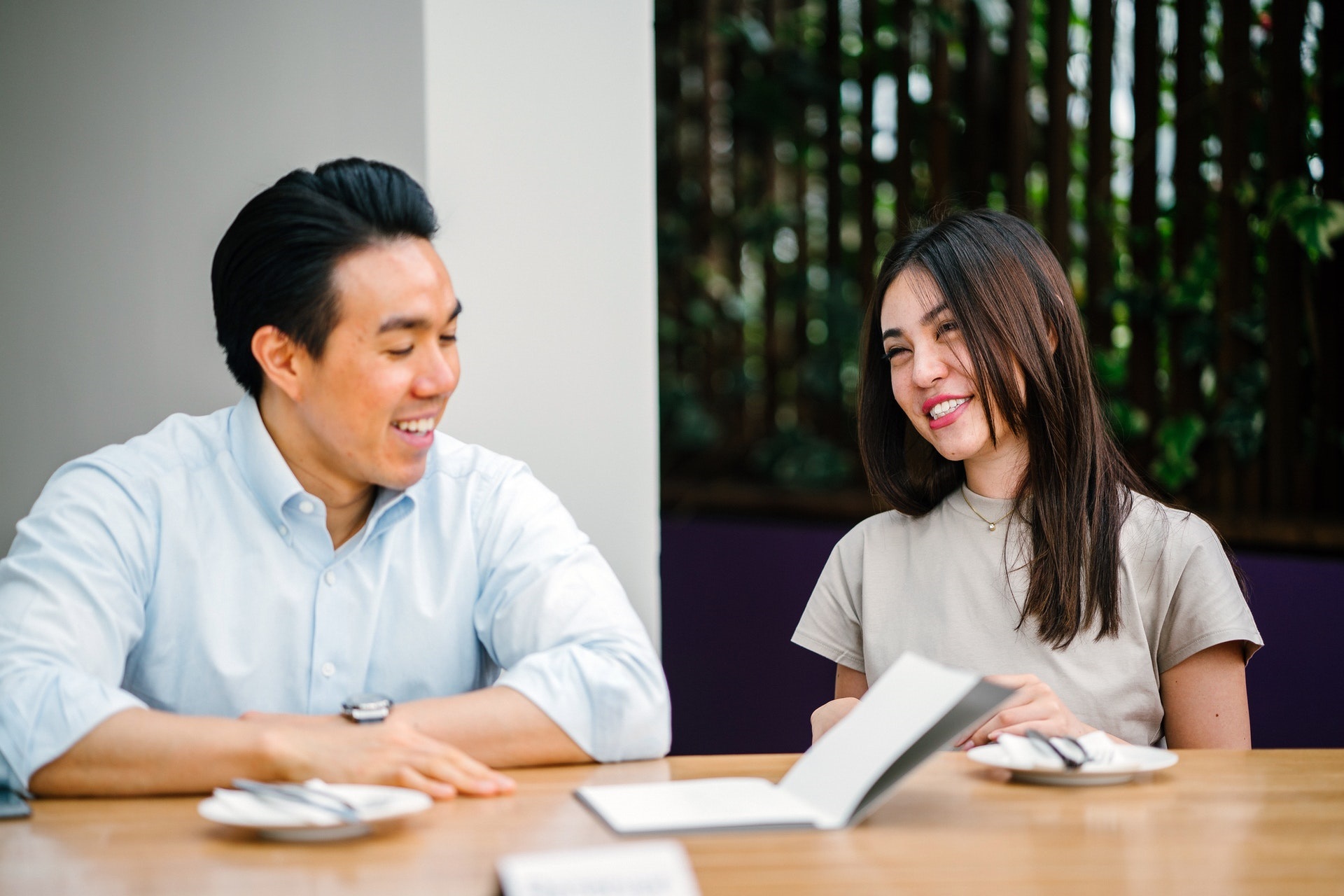Featured image for 88% of Leads Buy When a Salesperson Assumes the Role of Trusted Advisor: How to Capitalize on This Stat - HireDNA Blog