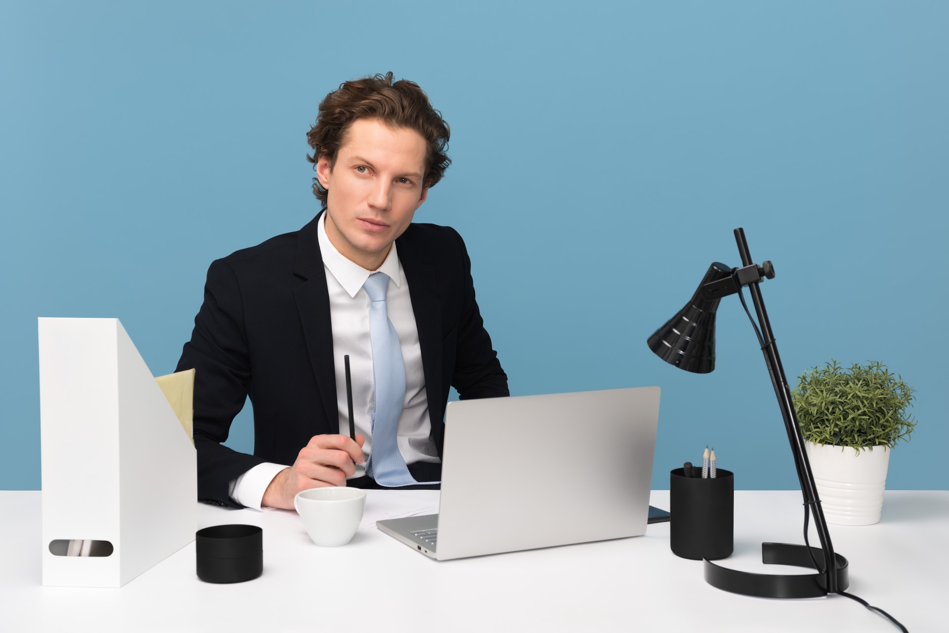 Featured image for The Dos and Don'ts of Headhunting Next Level Sales Reps - HireDNA Blog