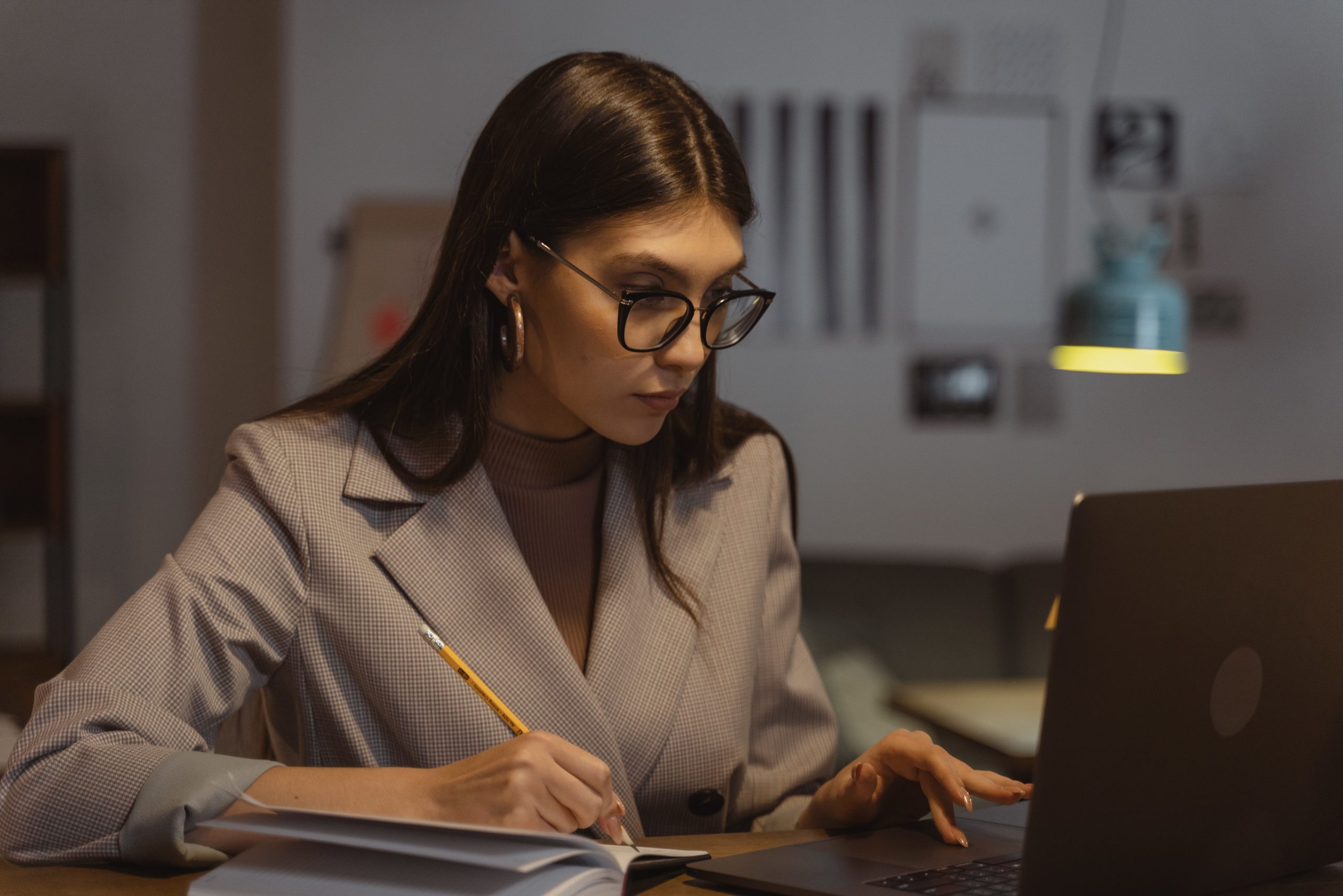 Featured image for Developing a Sales Candidate Communication Plan: A Step-by-step Blueprint - HireDNA Blog