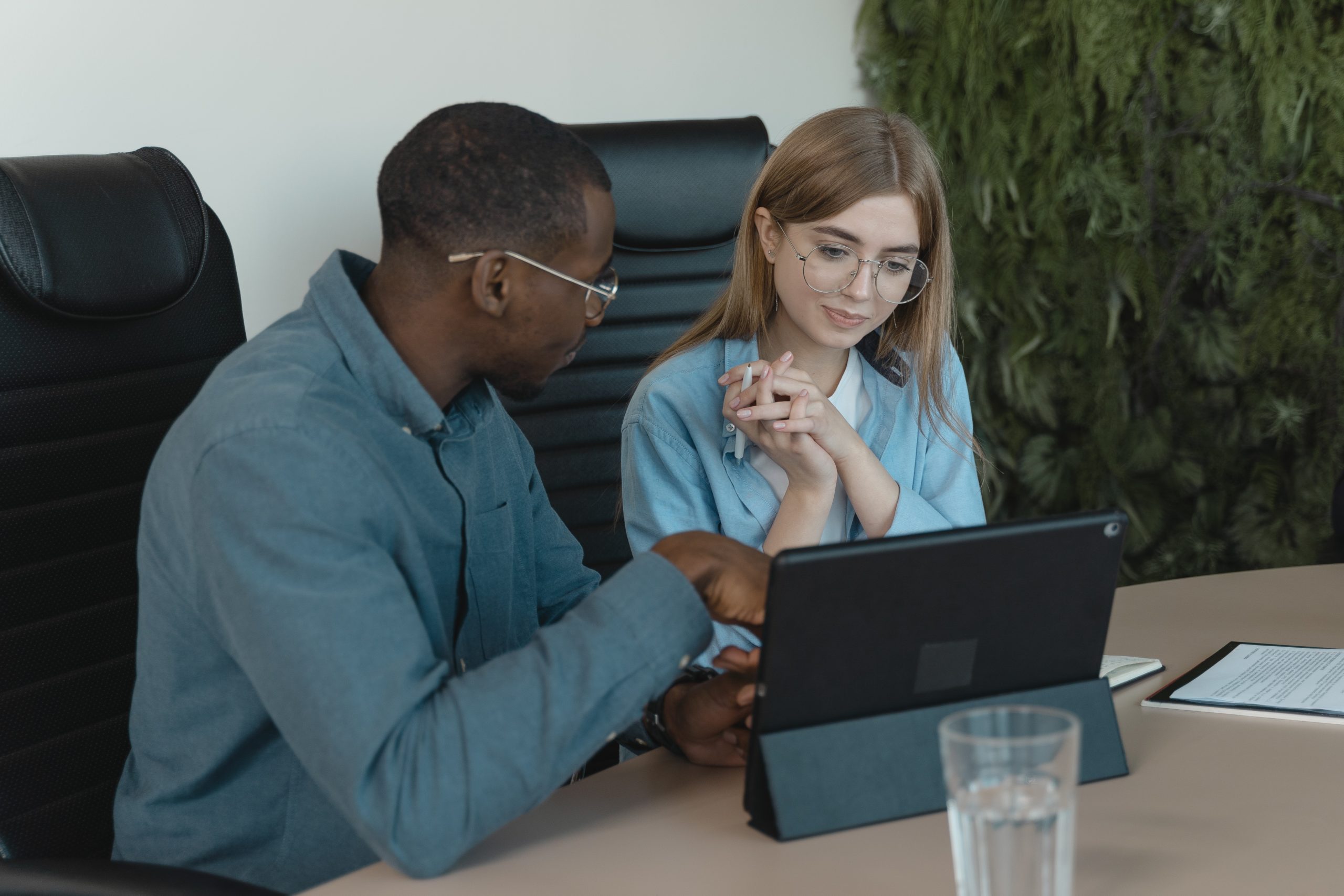 Featured image for Onboarding Remote Salespeople vs. In-House Salespeople: Strategies to Win at Each - HireDNA Blog