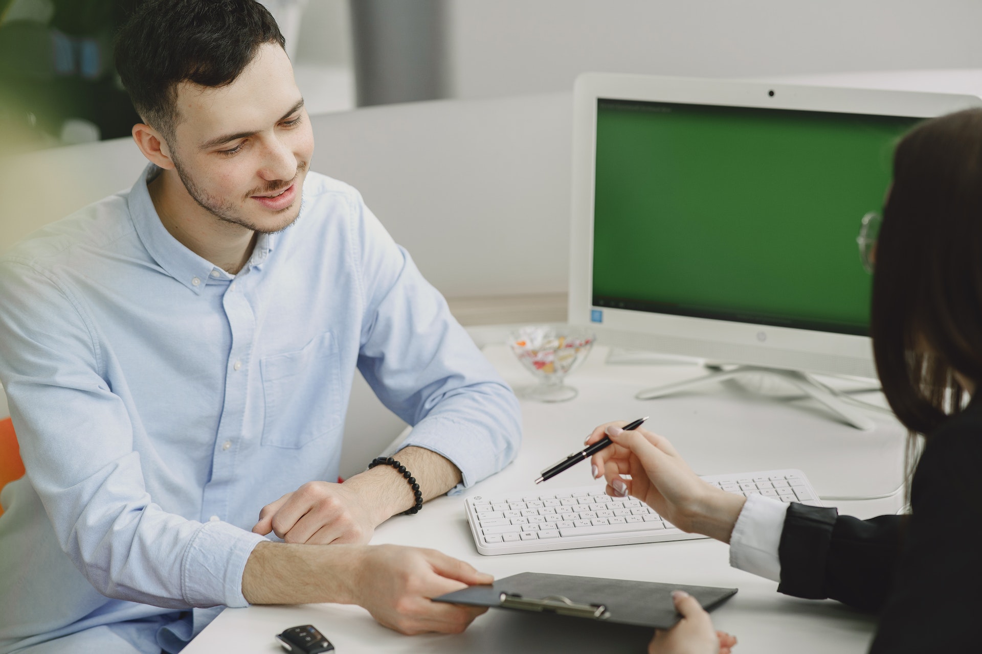 Featured image for 6 Steps to Managing Underperforming Sales Reps - HireDNA Blog