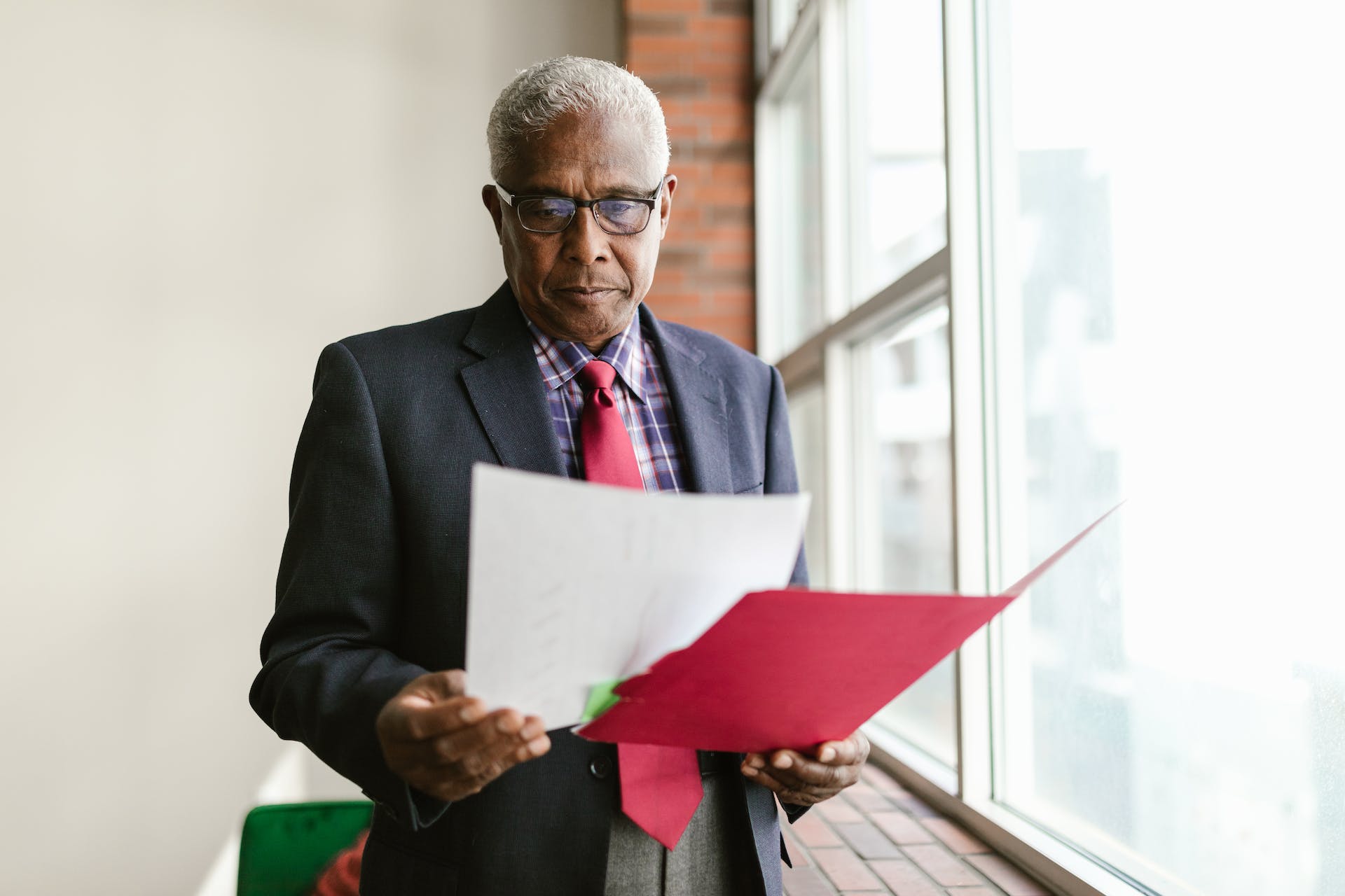 Featured image for Screening Sales Resumes: Key Indicators of High-Performing Candidates - HireDNA Blog