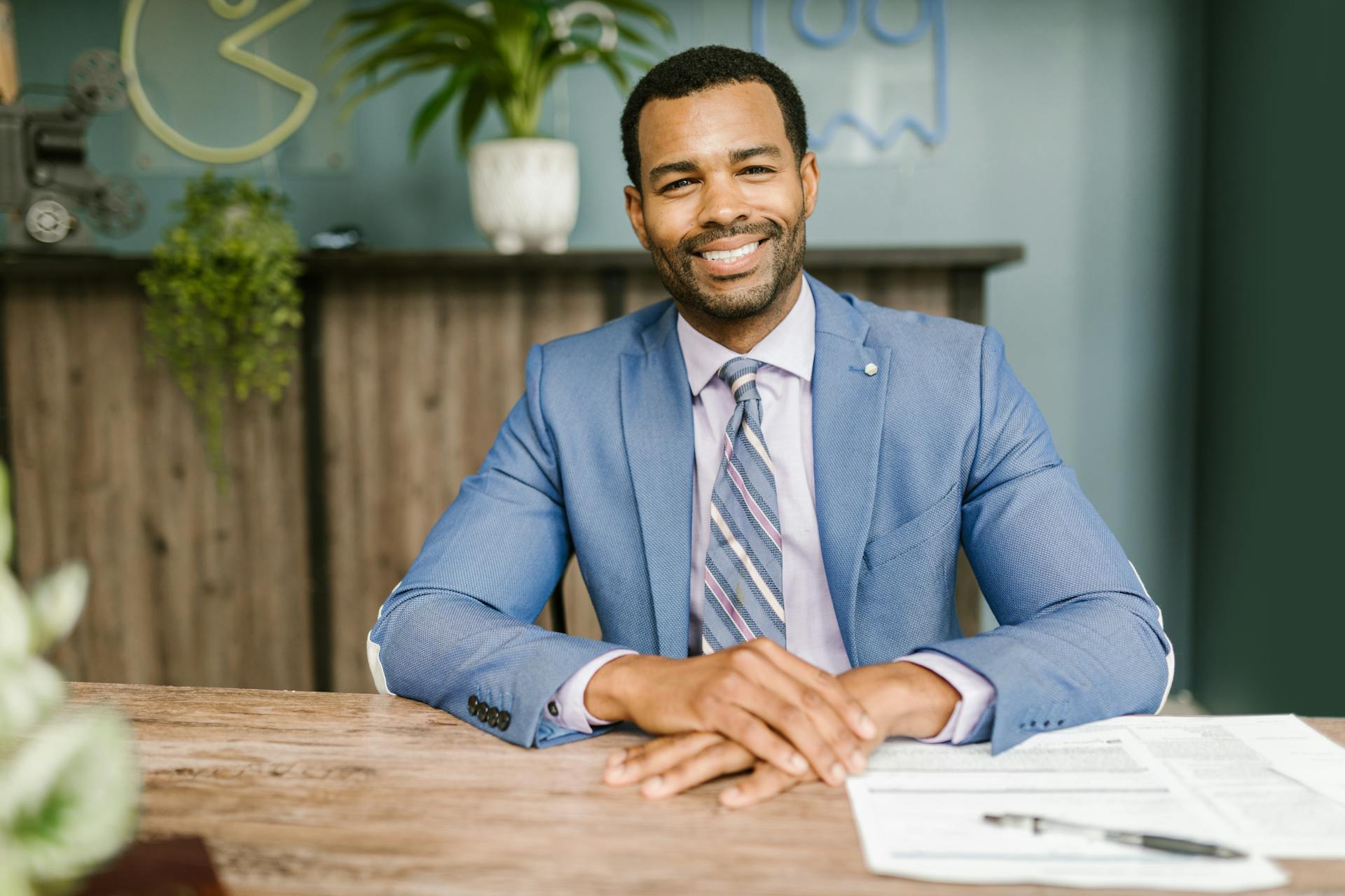 Featured image for Emerging Trends in SaaS Sales Hiring: What CEOs Need to Know in 2025 - HireDNA Blog