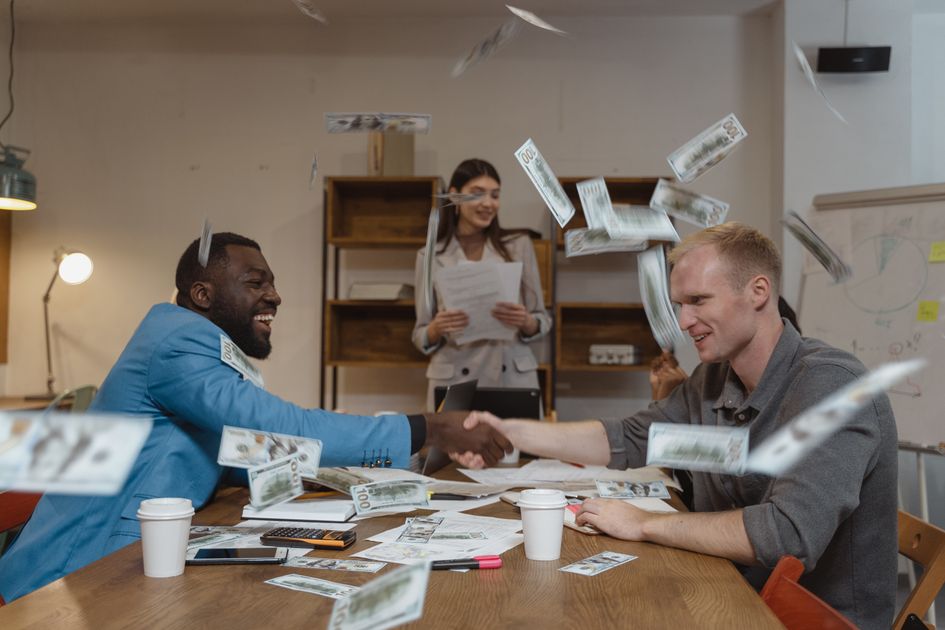 Featured image for 2026 SaaS Sales Compensation Guide: SDR, AE, Enterprise & Leadership - HireDNA Blog